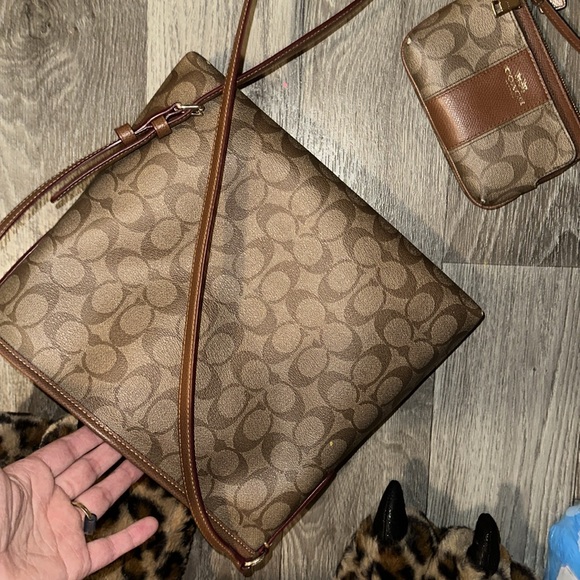 Coach bag & wristlet - Picture 6 of 13